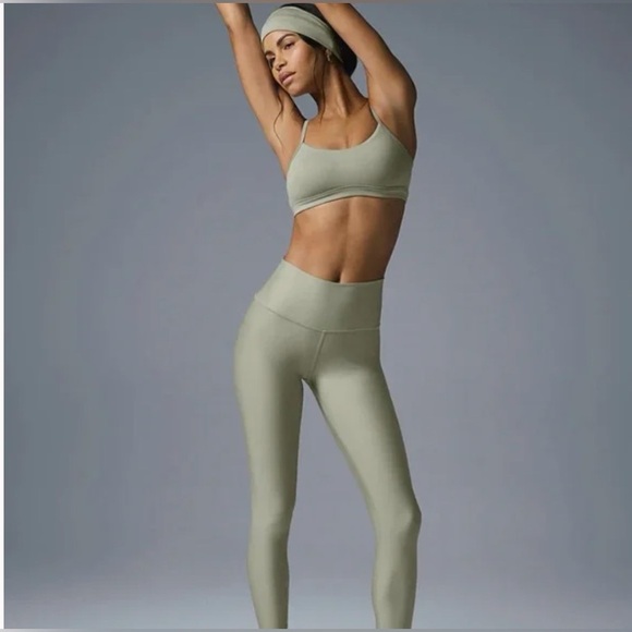 ALO Airlift Bra and Leggings Set - Picture 2 of 11